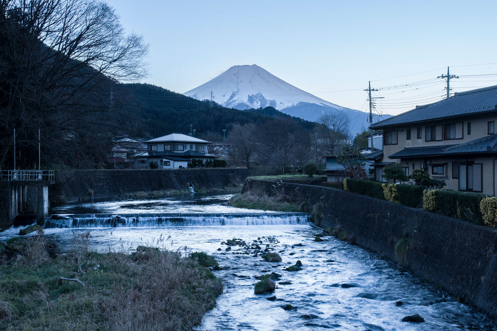 富士山の雪解け水が流れる山梨県・西桂町<