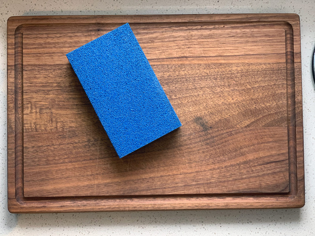 How to clean a wooden cutting board and get rid of stains