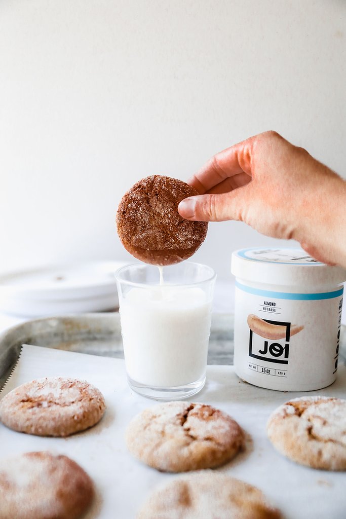 vegan almond crinkle cookies