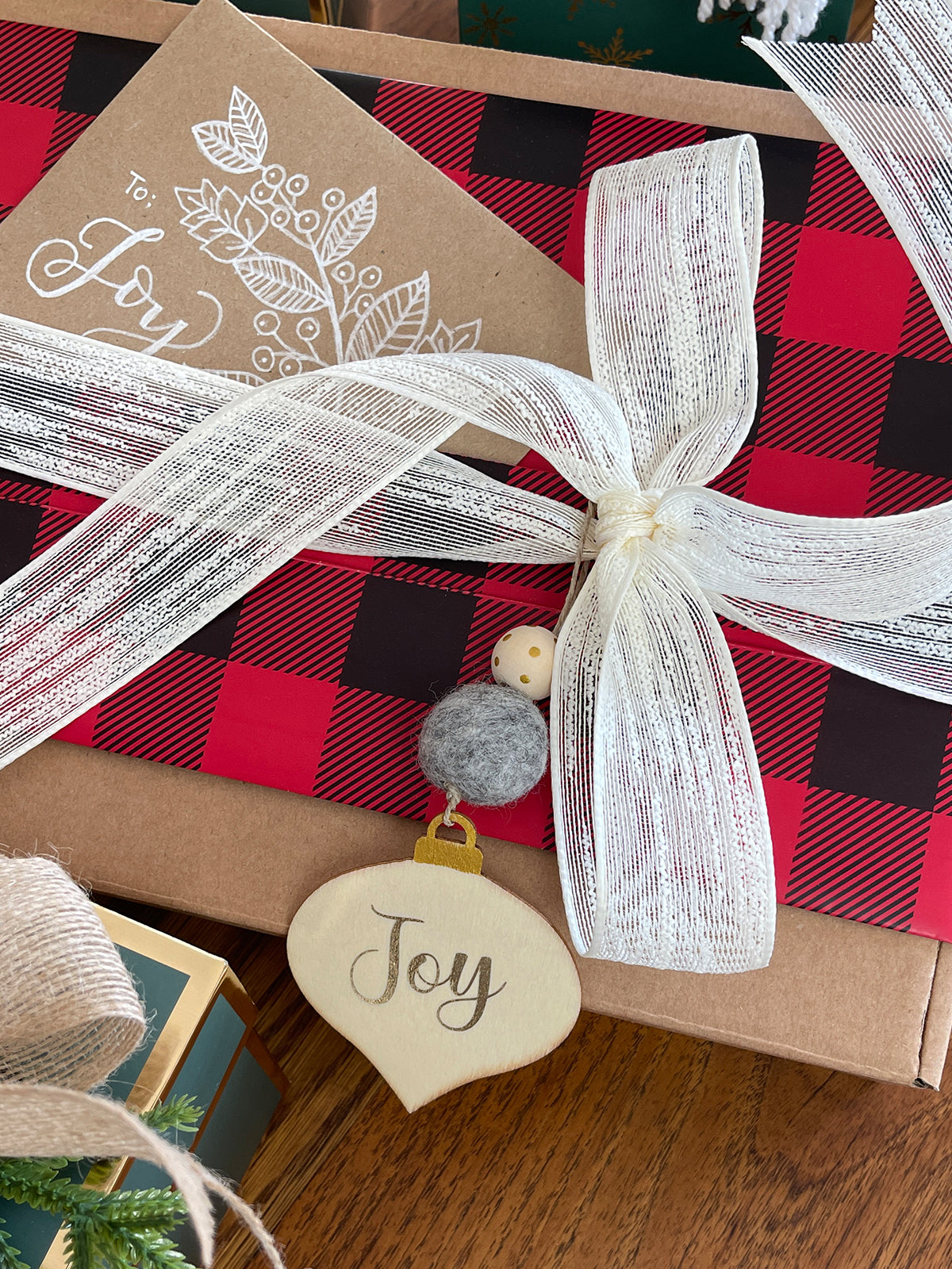  Five DIY holiday project ideas using wool felt balls by Make & Merry Co - Gift Toppers