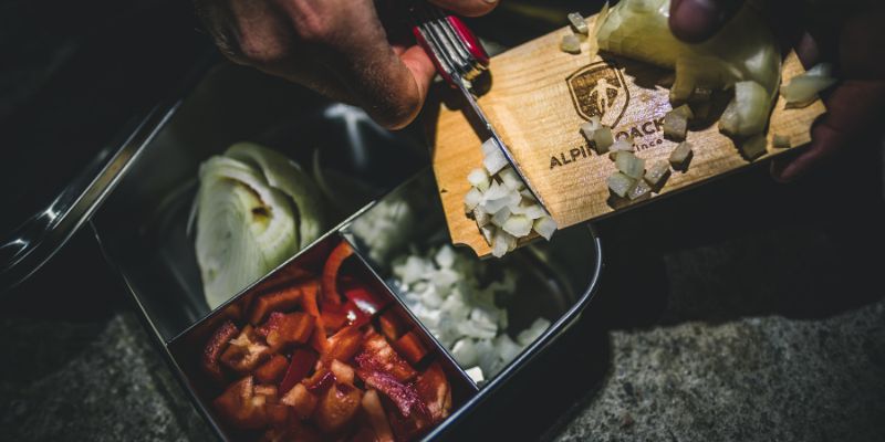 Kalte und warme Speisen für unterwegs in der Edelstahlbox von ALPIN LOACKER