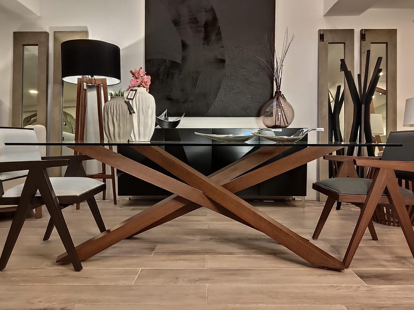 Mentalmente playa ingeniero Mesa base de metal forrada con madera/ Dining table – Carpinteria Studio