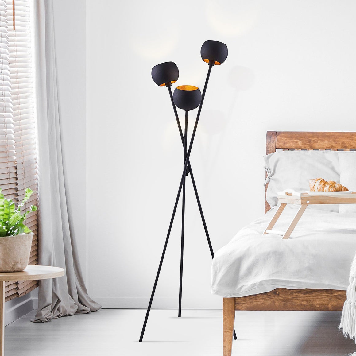 tri-tripod-floor-lamp-729104_1160x_crop_center__PID:3380ce40-1410-404b-b5fa-d17674addcca