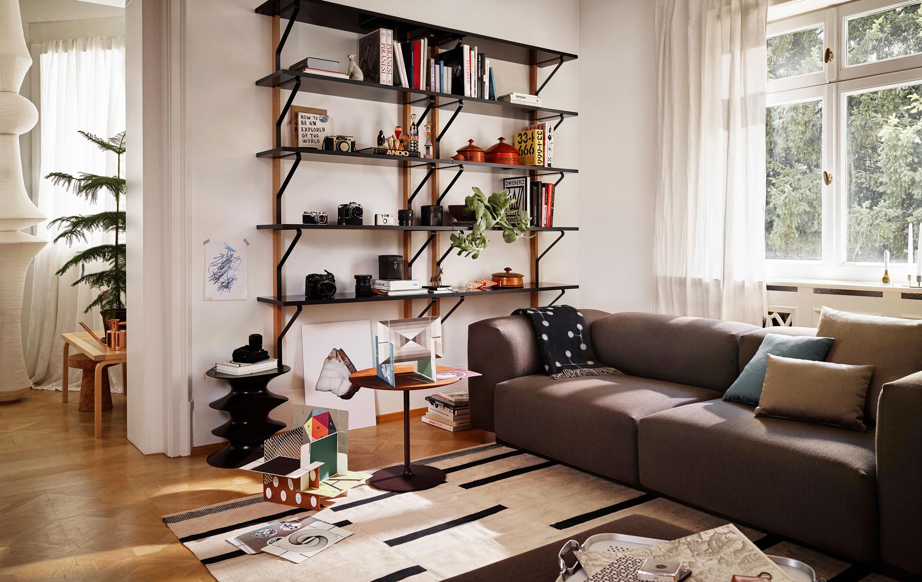 Entdecken Sie das Soft Modular Sofa von Morrison in verschiedenen Farben bei LIVINGforme.de 