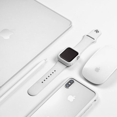 白で統一されたApple Watchとその他Apple製品