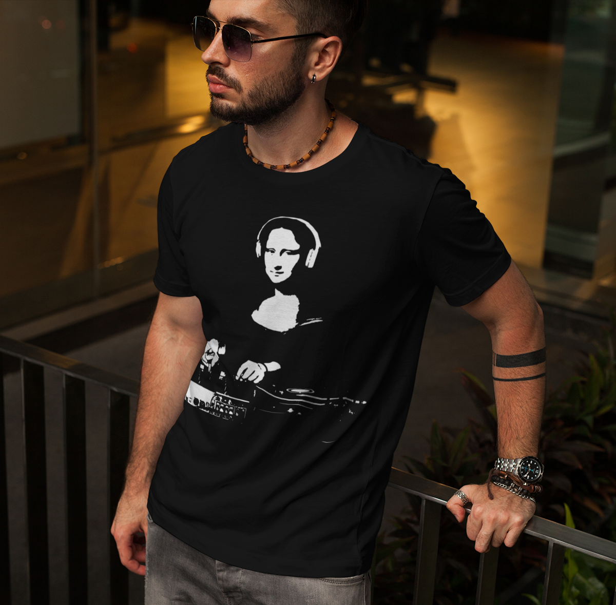 In werkelijkheid Er is een trend bed Dj Mona Lisa T-Shirt | Techno Outfit