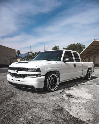 Chevy Silverado with Black Cosmis Wheels XT-206R 22x10 +0mm 6x5.5