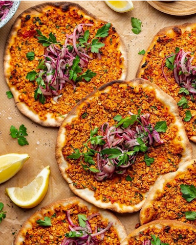 Lahmacun pizza