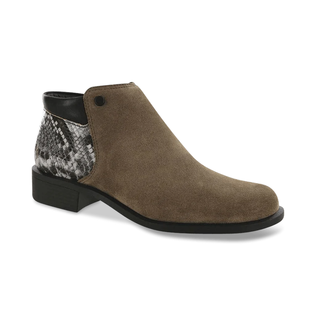 Product image of the SAS Bethany women’s diabetic boot