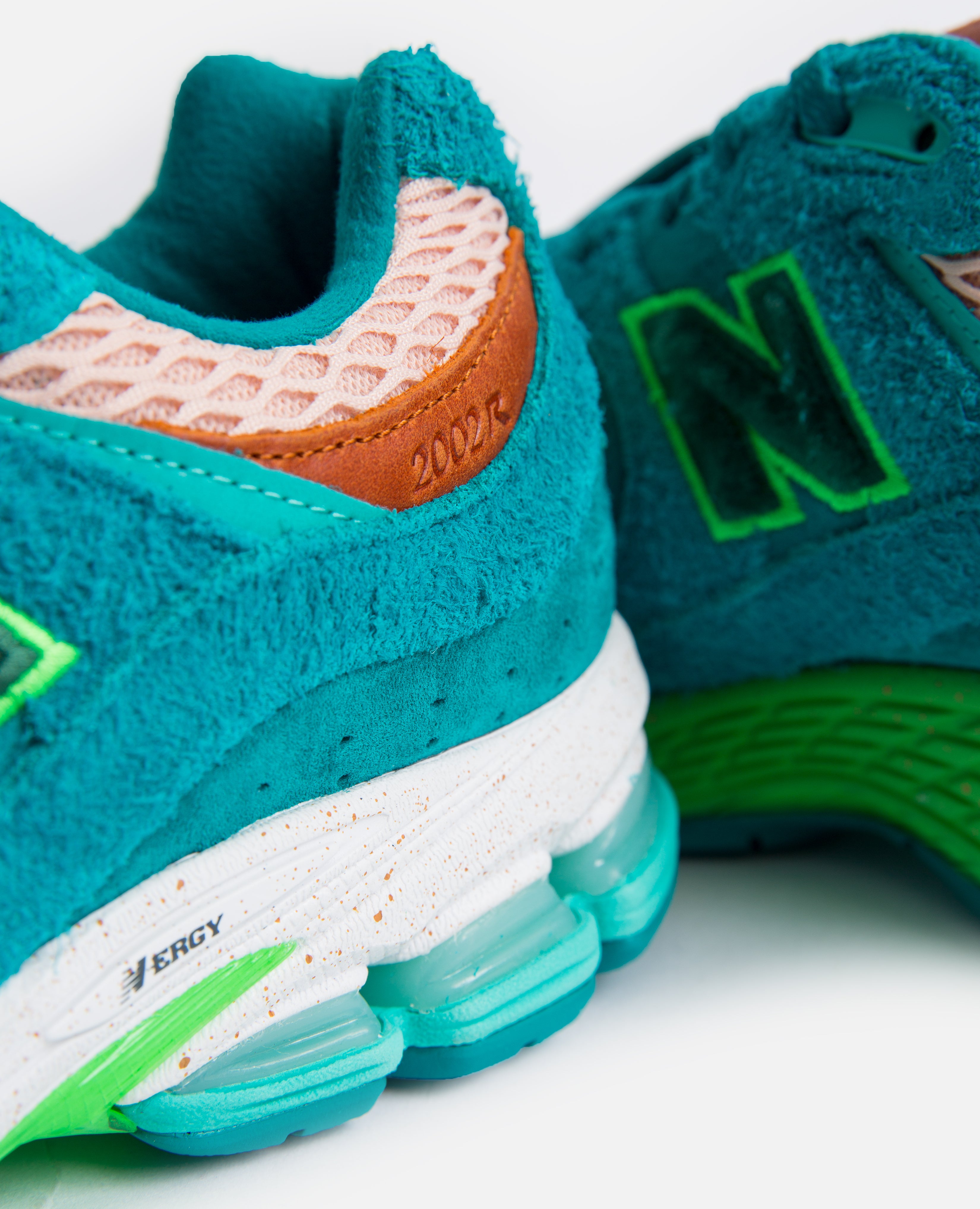 New Balance M2002R (Turquoise)