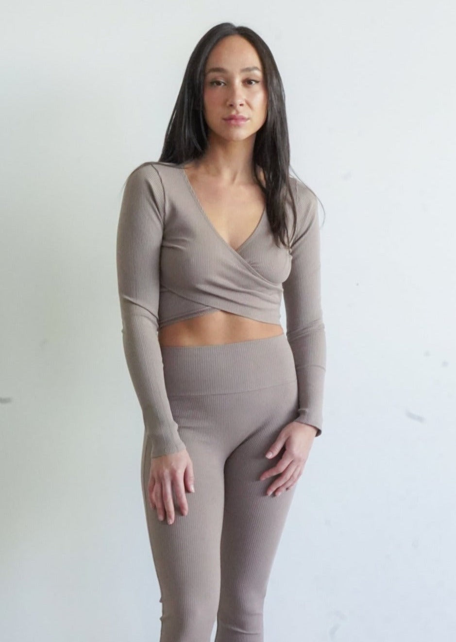 Lenas me&i page - High waist soft leggings och Wrap dress.