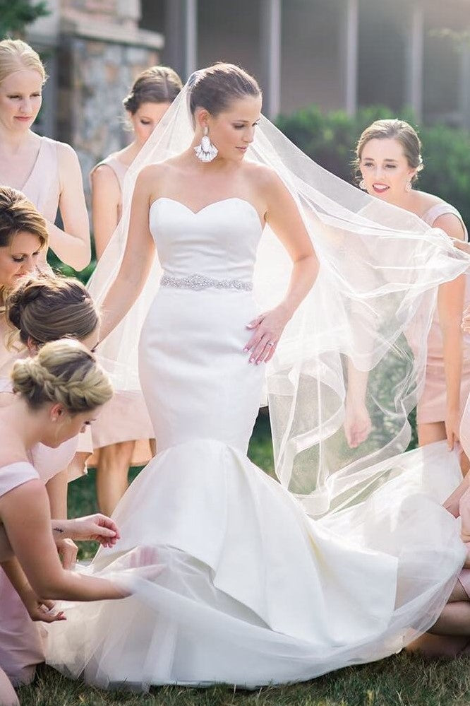 sleek mermaid wedding dress