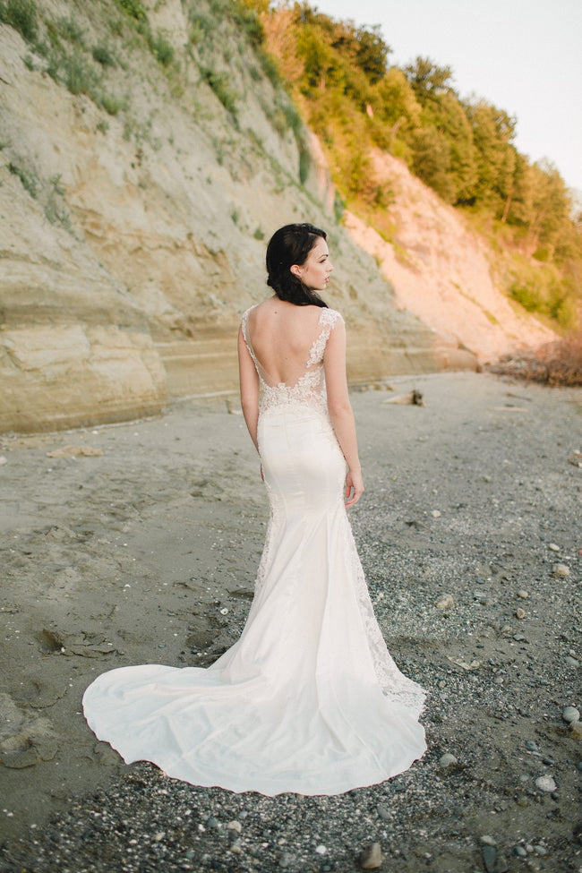 slim backless wedding dress