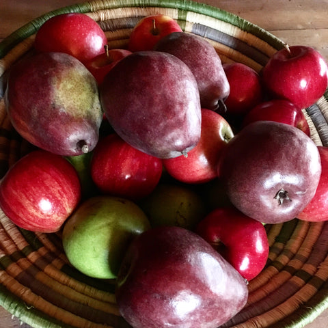 Bowl of pears and apples