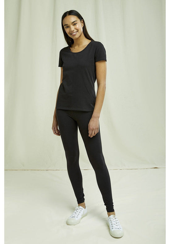 20 Cozy Brands for Sustainable Yoga Pants - Paulina on the road