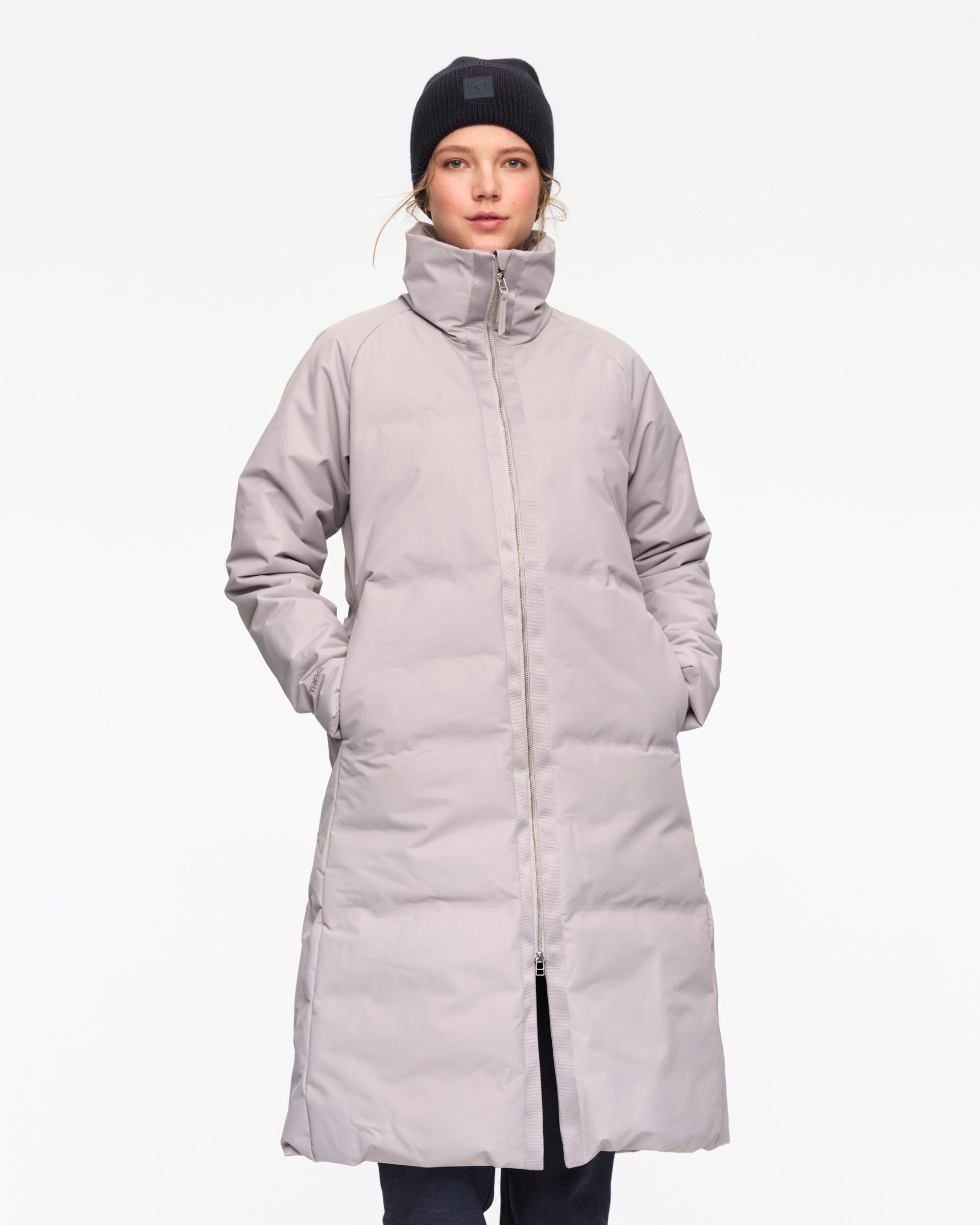 Parka en duvet Oldina de Kari Traa W's - Polyester recyclé et duvet  certifié RDS - Weekendbee - sustainable sportswear