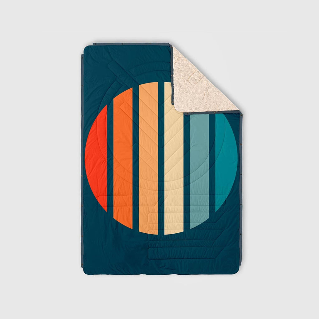 cloudtouch-outdoor-blanket-sunset-stripes