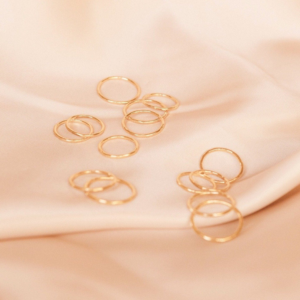 Elevate your everyday elegance with our versatile dainty rings. Perfect for gifting or treating yourself to a little extra sparkle.