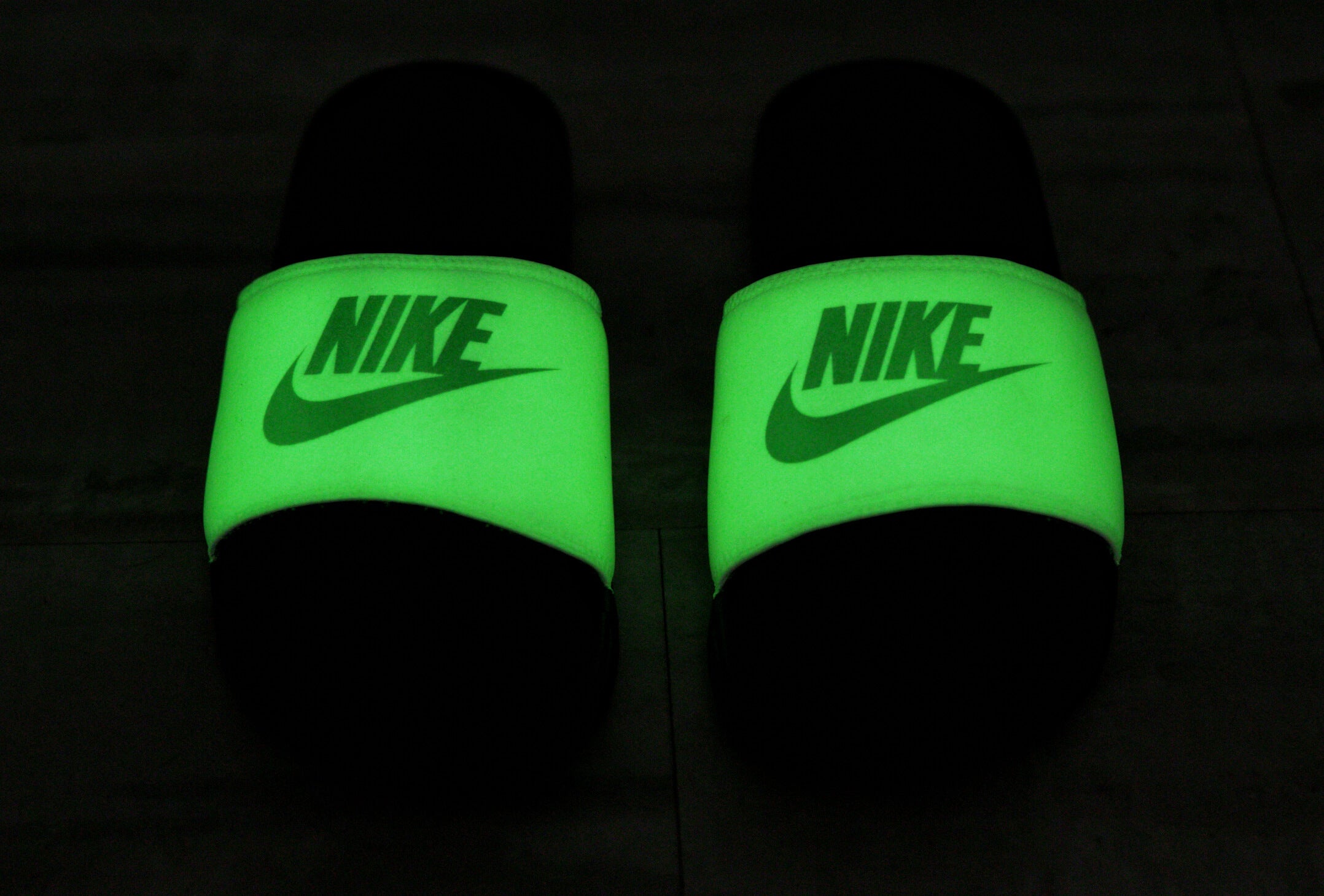 green nike sliders