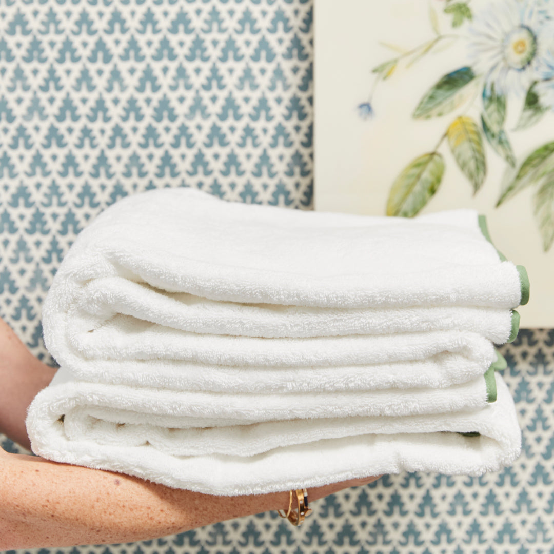 https://cdn.shopify.com/s/files/1/0019/0352/5941/articles/stack_of_towels.001.jpeg?v=1586446179