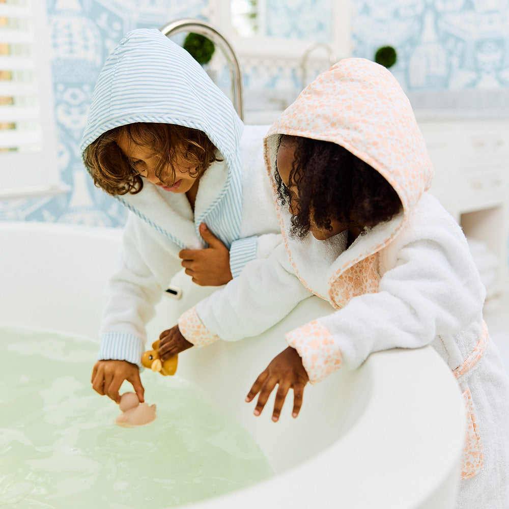 Pure Cotton Child Bathrobe Cute Thicken Winter Kid Bath Bathing Suits Non  Chemical Fluorescer - China Kids Bathrobe and Child Bathrobe price