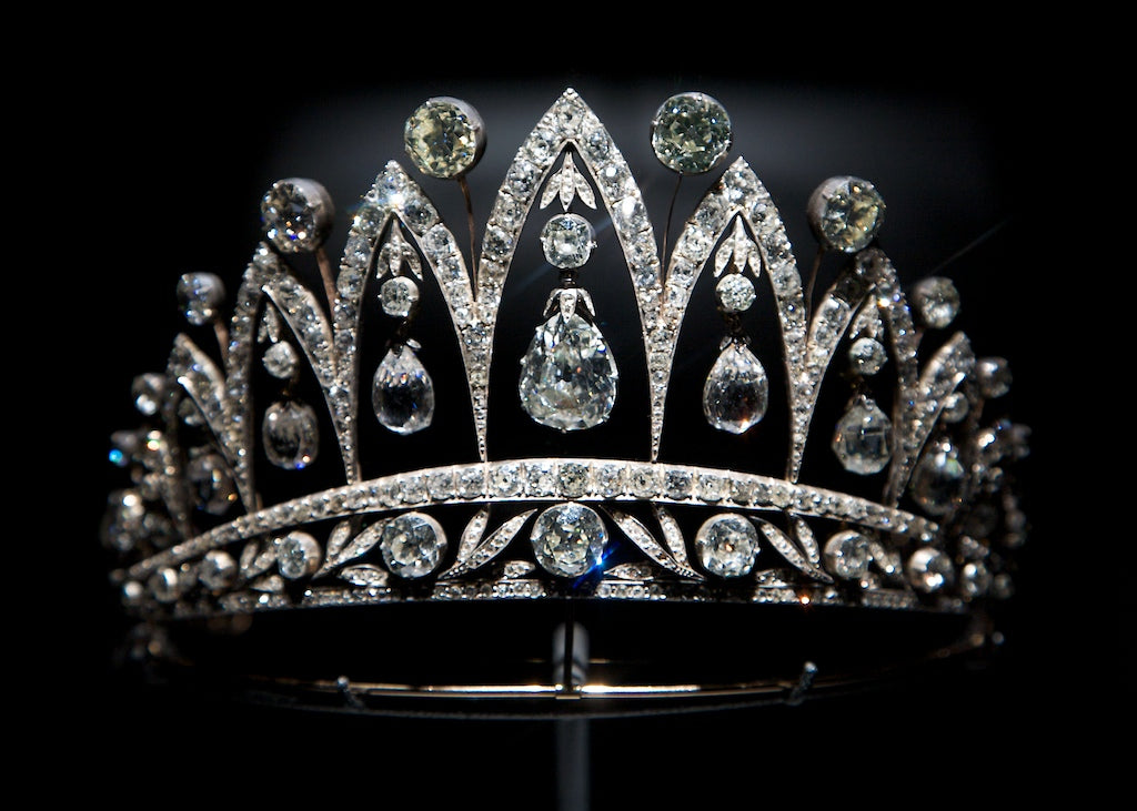 pendelique-cut diamonds dangle in the tiara of Empress Joséphine