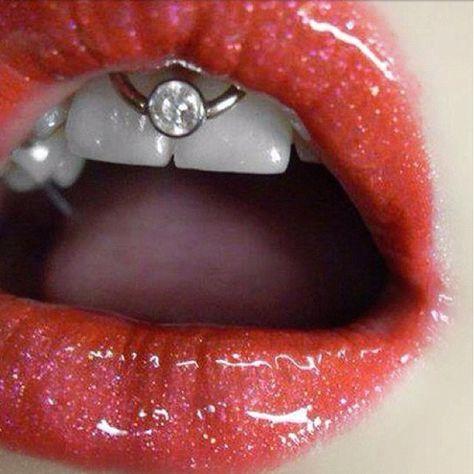 Smiley Piercing / Lip Frenulum Piercing 