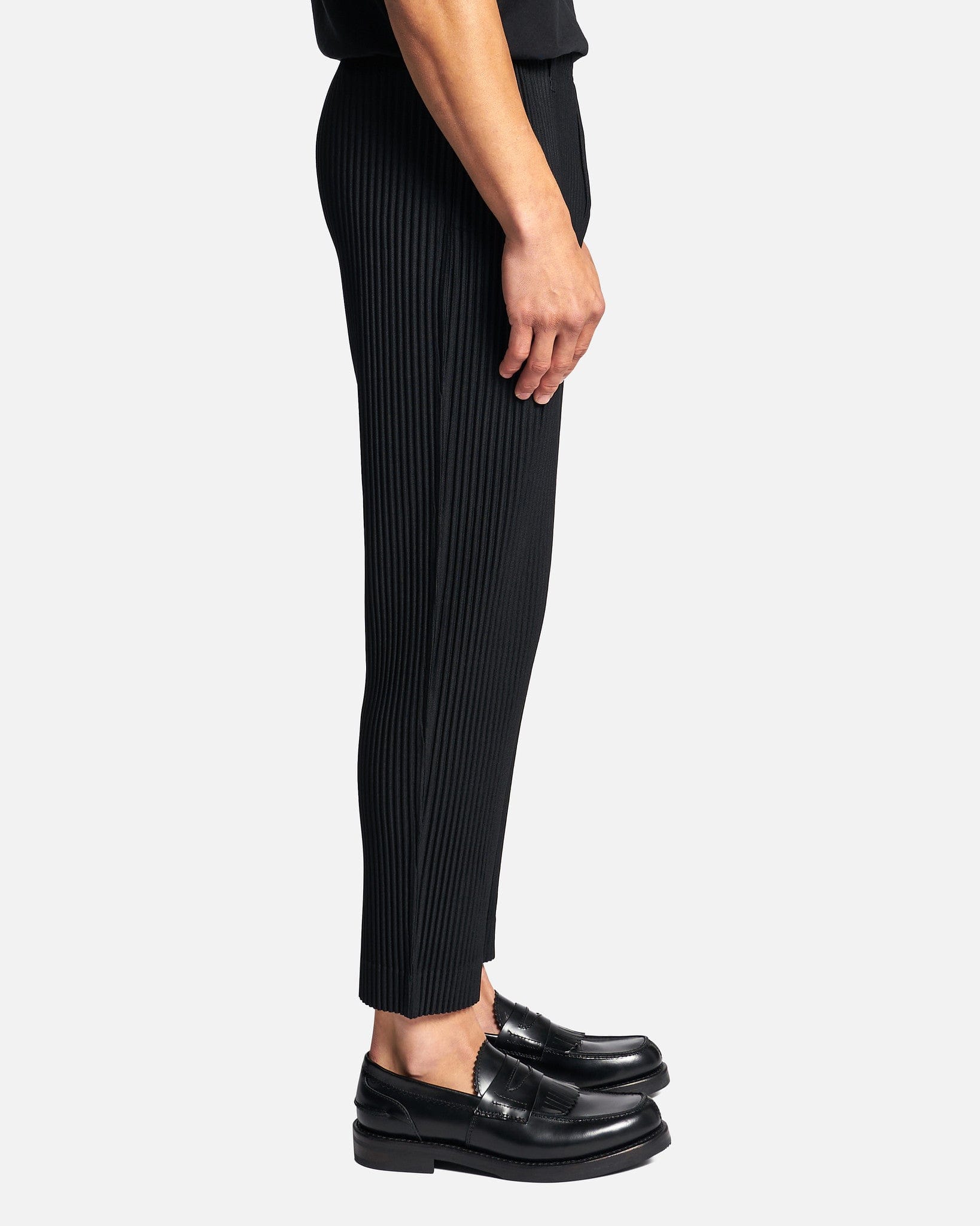 Basics Pleated Trousers in Black