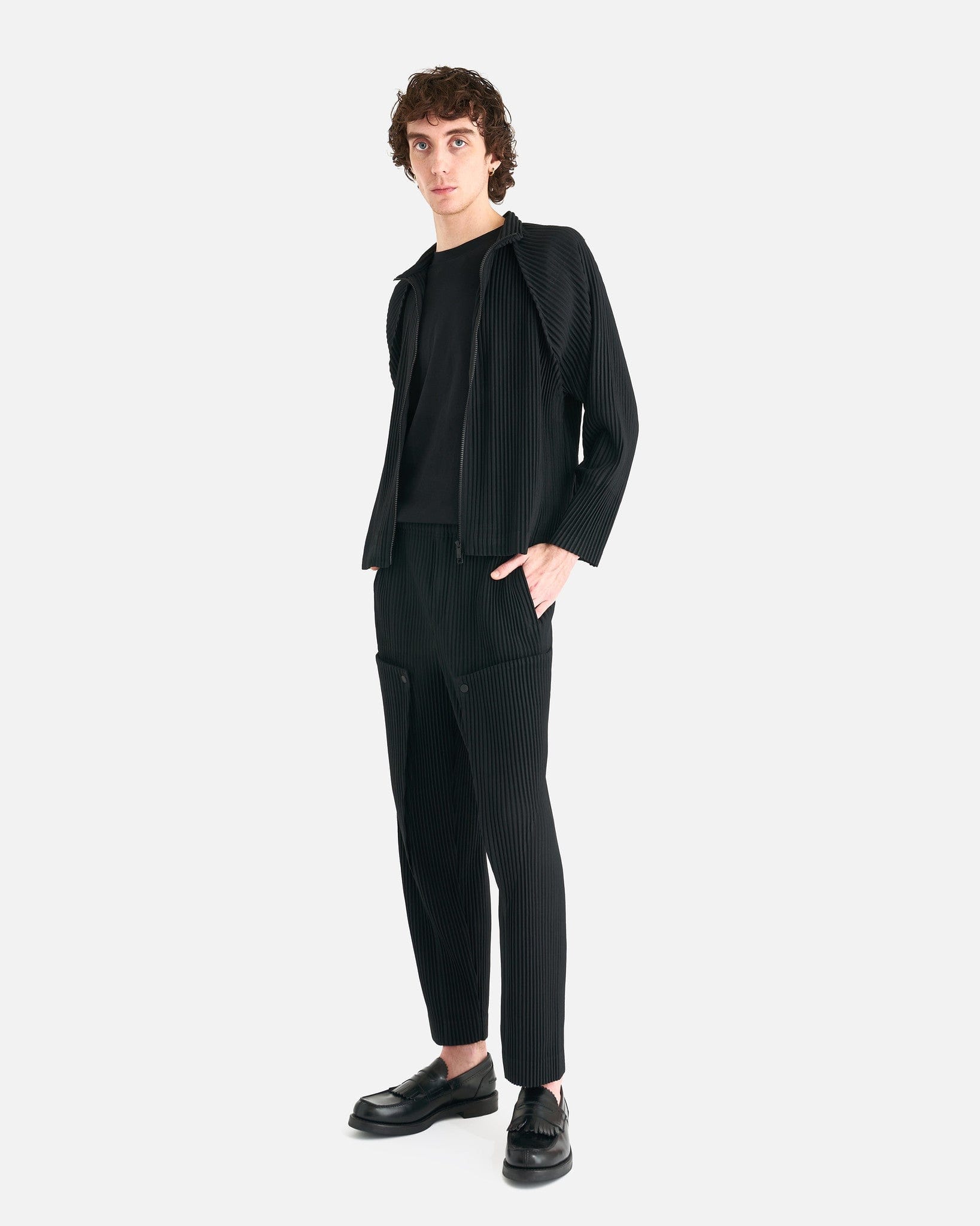 Relaxed Tailored Trousers with Pleat - Black | Manière De Voir USA