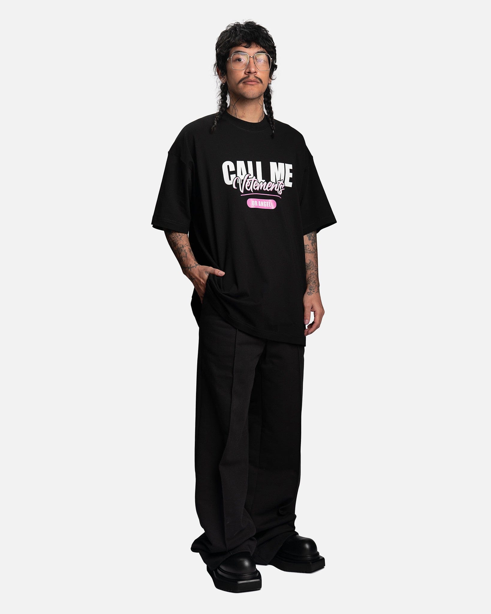 Call Me VETEMENTS T-Shirt in Black