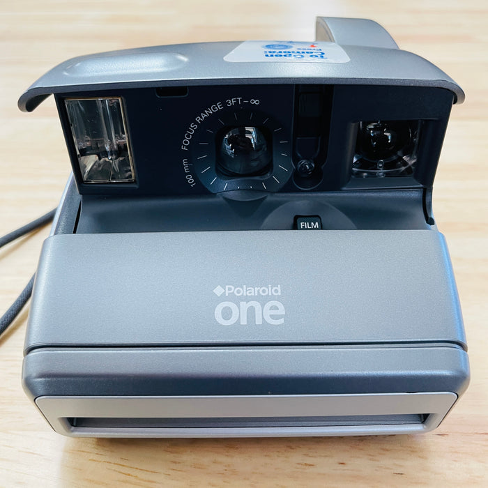 Onverenigbaar Maak een sneeuwpop ui Polaroid One 600 Instant film camera with built in flash — Legacy Photo Lab