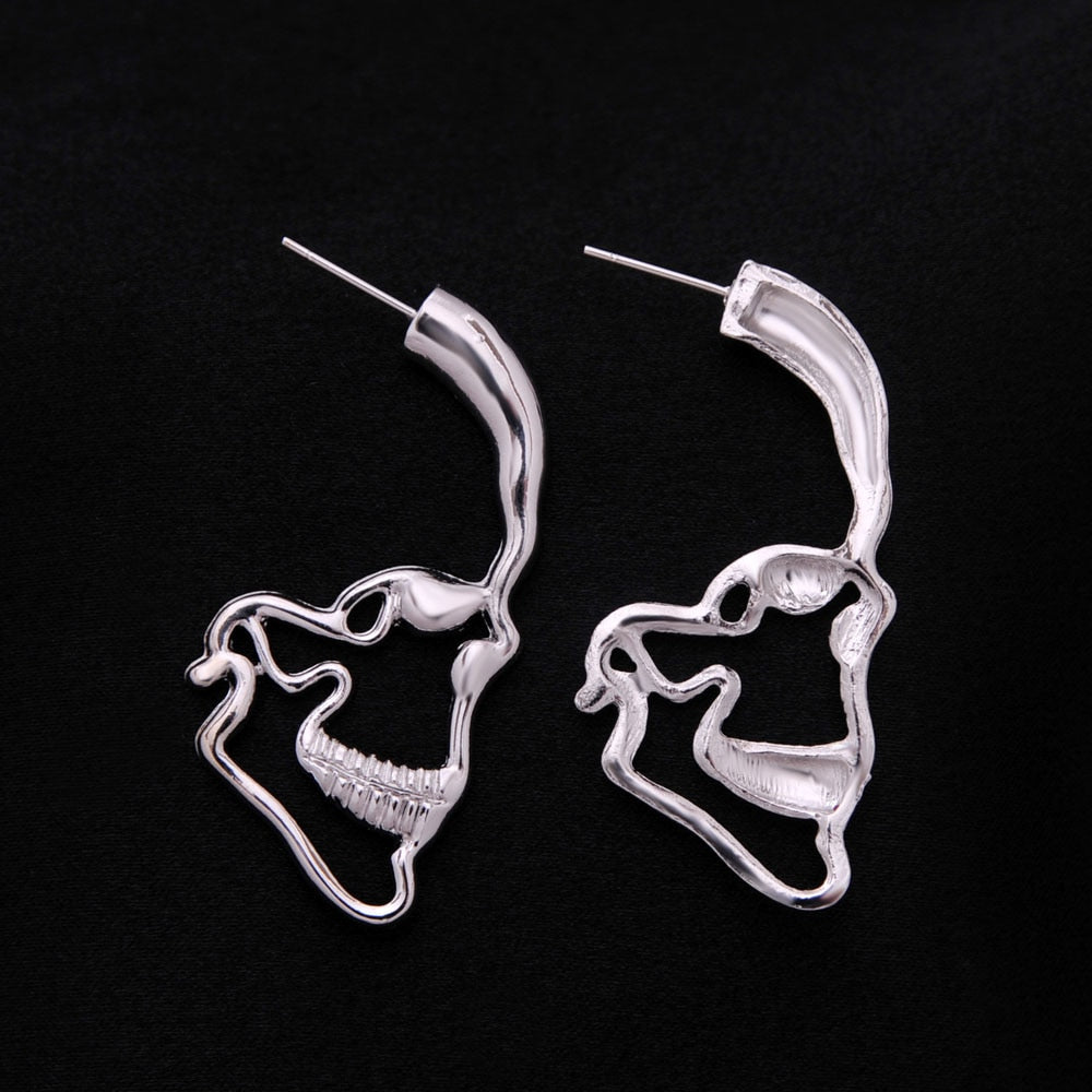 skull earrings