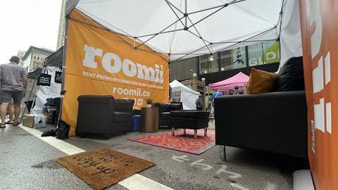 Roomii custom canopy tent and wall at event.