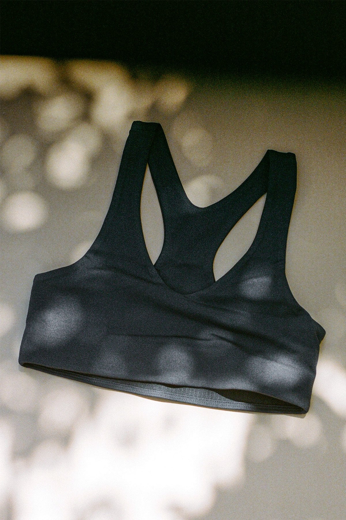 GIRLFRIEND COLLECTIVE SHADOW LOLA V-NECK BRA