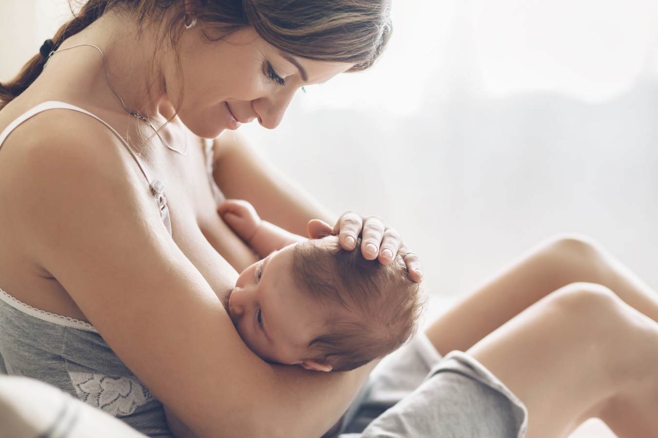 woman breastfeeding-vaping while breastfeeding-Mila's keeper