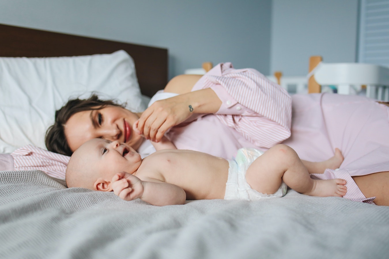 mom and baby on bed-9 Reasons why you should speak with a lactation consultant- Mila's Keeper