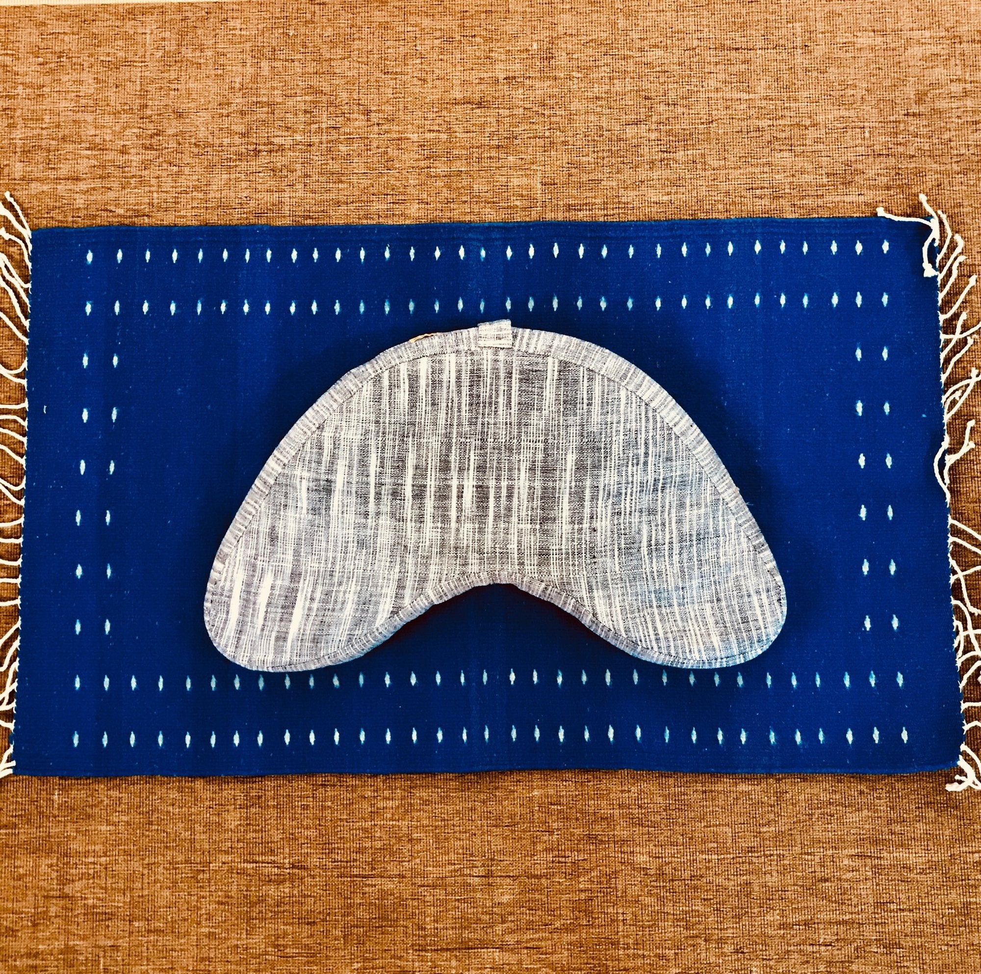 Silk & Wool Wedge Meditation Cushion – Supreme Swan