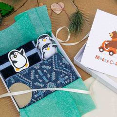 Geschenkspaket Baby Outfit Hose und Sweat Shirt und Pinguin Applikationen