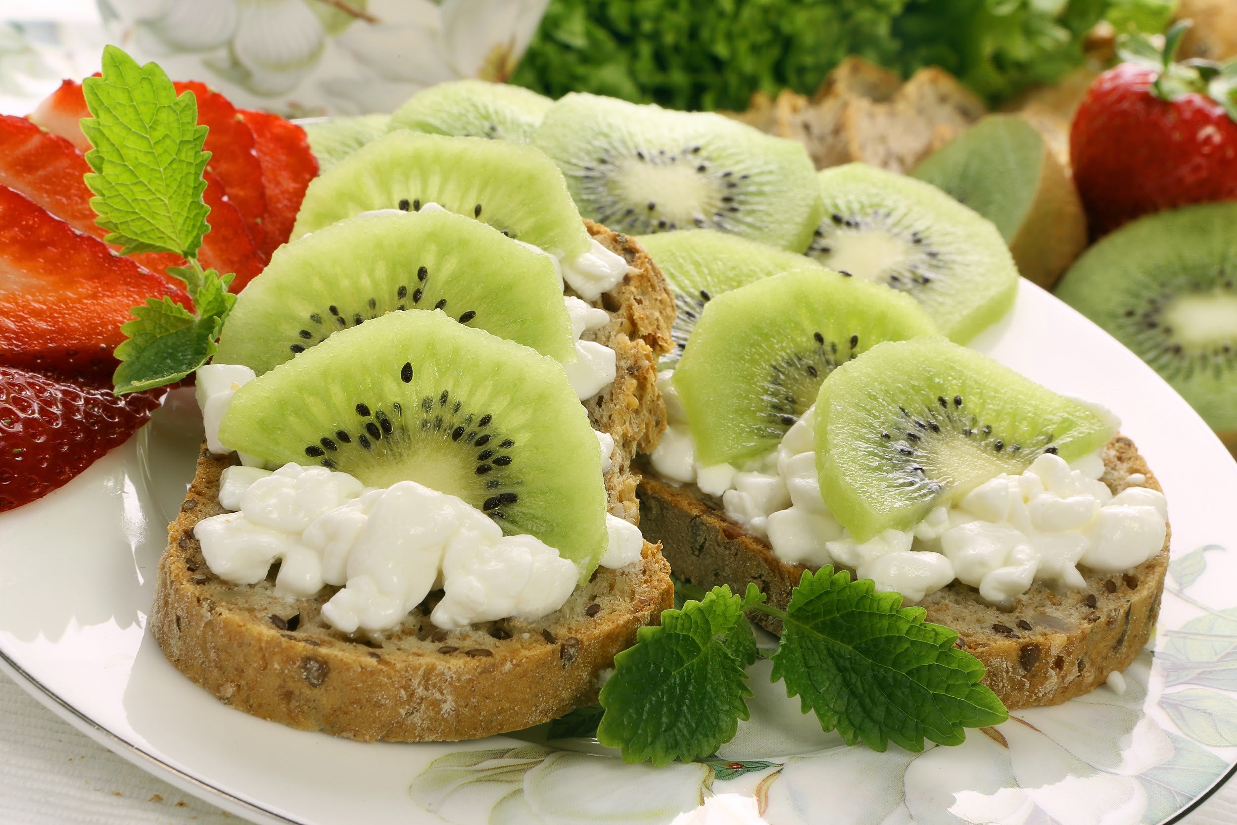 Kiwi and Cottage Cheese