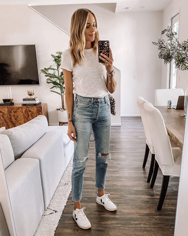 White Sneaker + Jeans + T-shirt