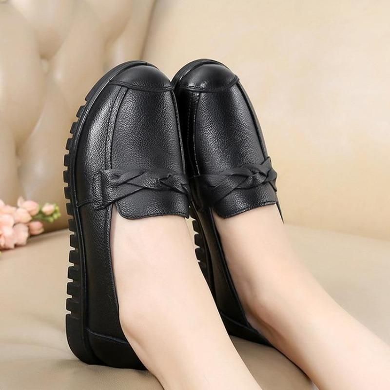 Leather Plain Women Casual Shallow Mouth Shoe Pointed Toe Shoe Working Flat  Shoes at Rs 800/pair in Visakhapatnam