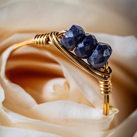 Stylish Blue Sapphire Ring: Benefits and Wearing Methods