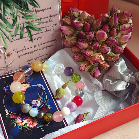 Луксозни подаръци за жени, роди в кутия, сърце от рози