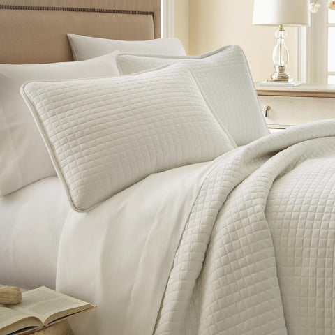 Square Quilt in Off White