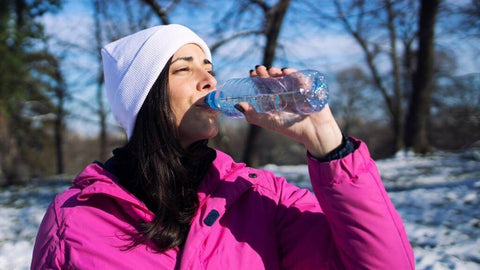 staying hydrated while winter hiking