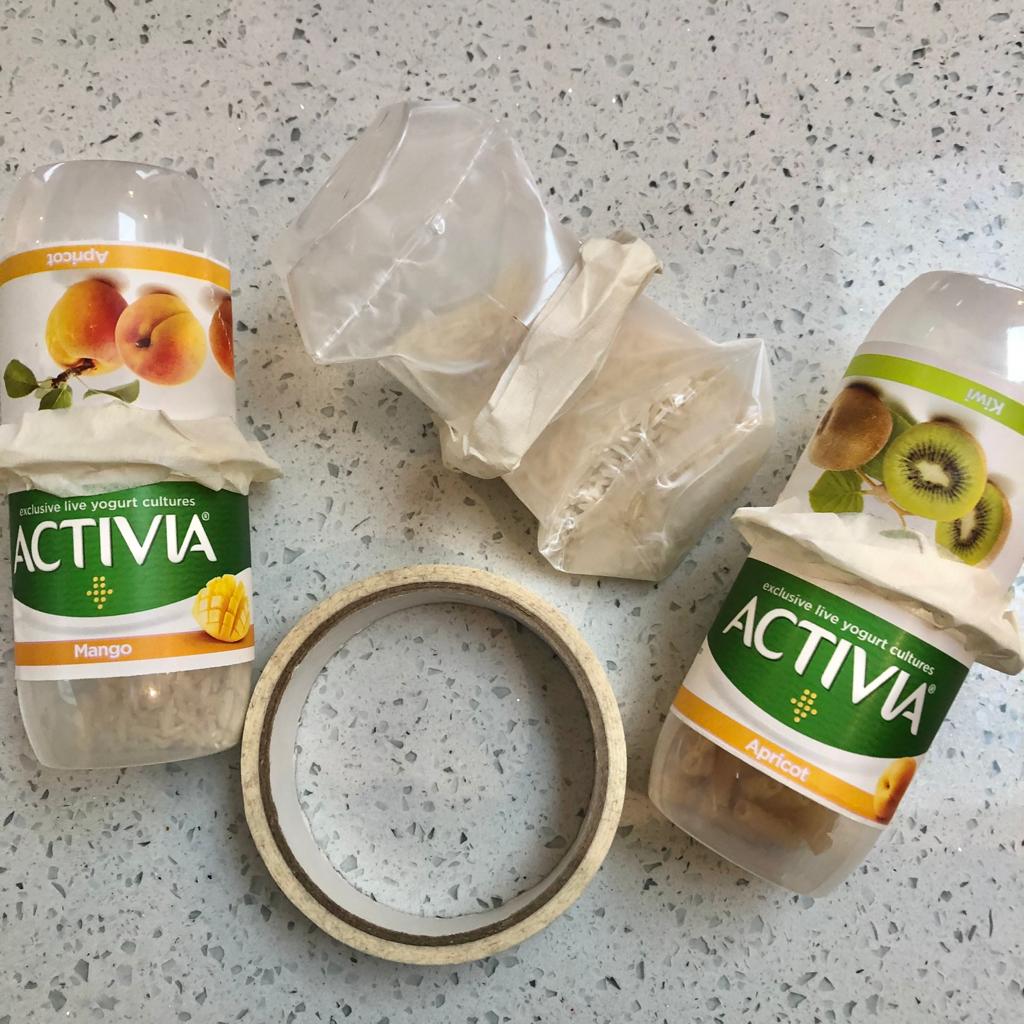 Yoghurt pot shakers with rice or pasta