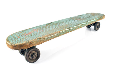 jeden z prvních skateboardů