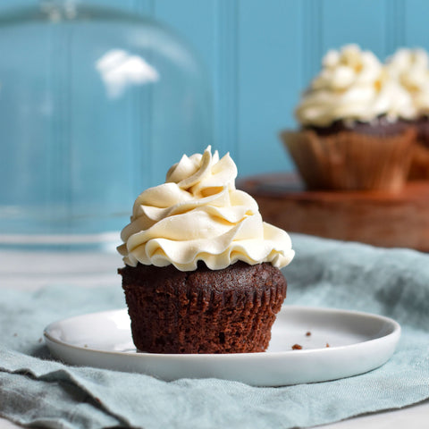 chocolate cupcakes with vanilla frosting