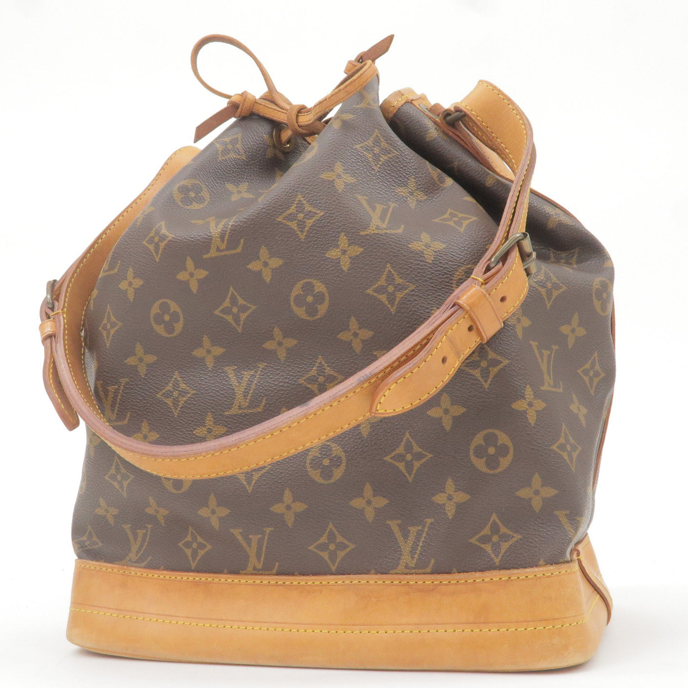 Vuitton - Hand - Louis - Monogram - M42224 – Yoon of AMBUSH Offers Sneak  Peek at Virgil Abloh's Louis Vuitton x Nike Air Force 1 - Shoulder - Bag -  Love the Louis Vuitton pochette bags - Bag - Noe