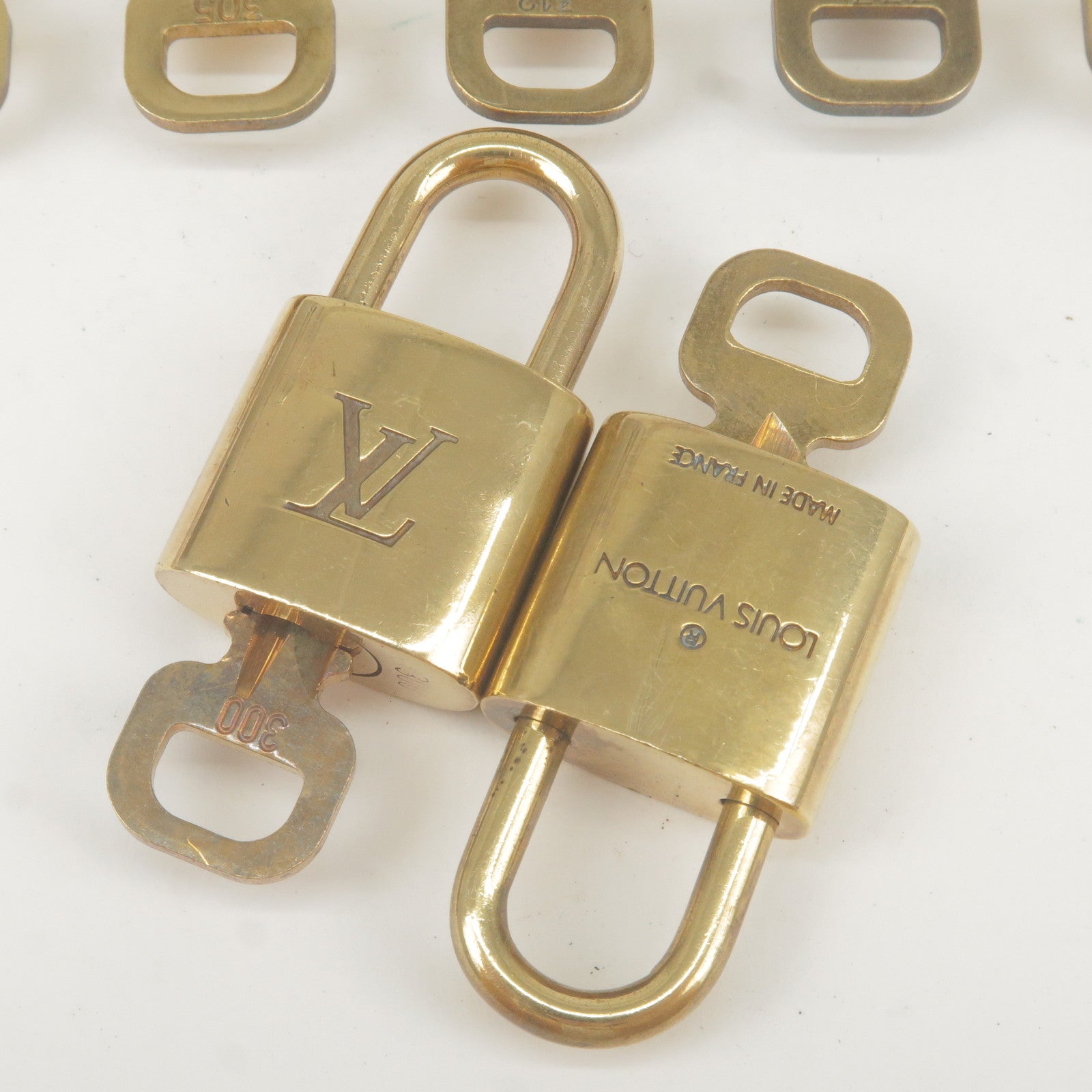  Louis Vuitton Cadena Padlock with Keys, Set of 30